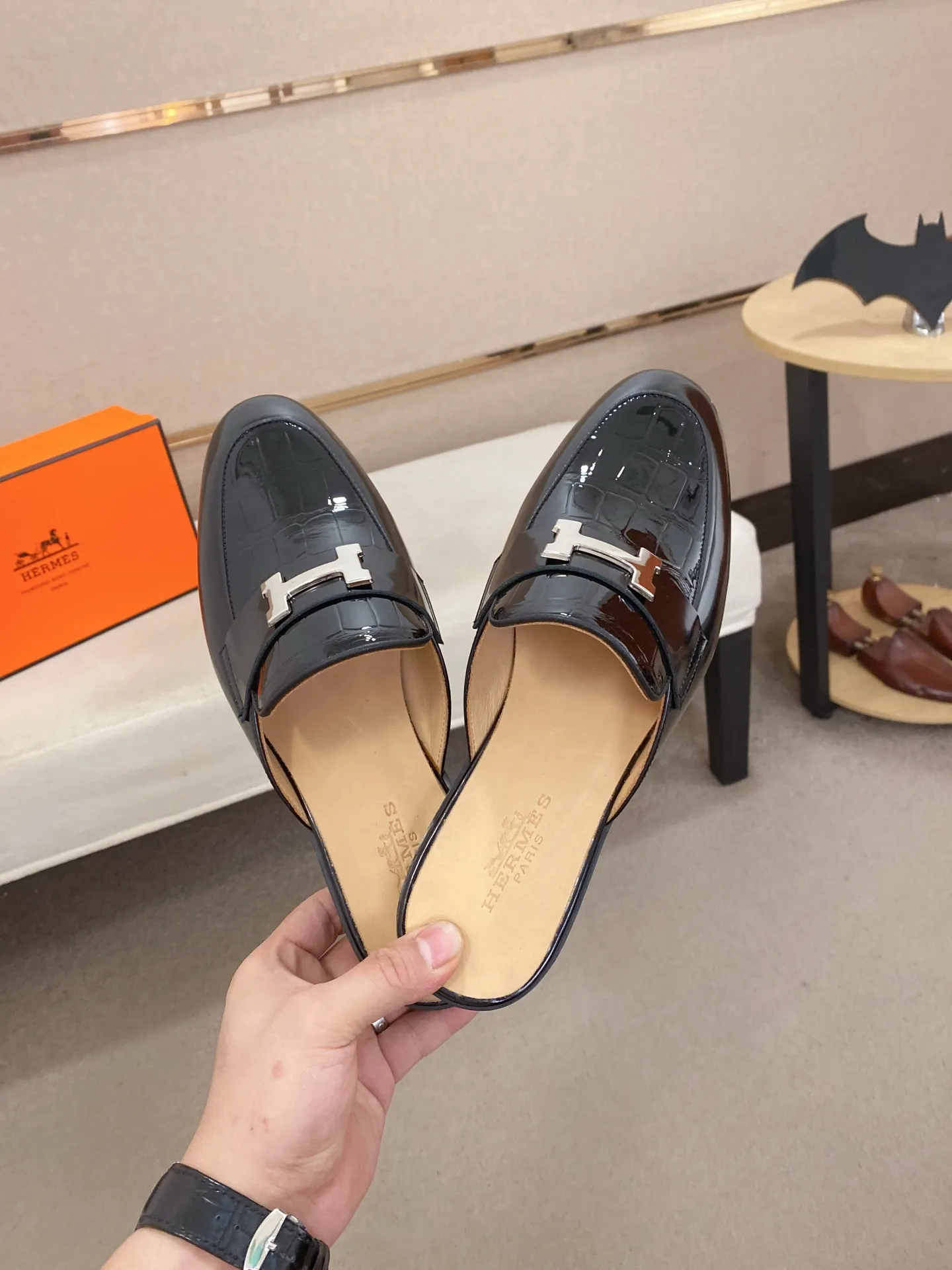Men's clothing and shoes💰: 500💰《HERMES》【Classic original single version】Hermès half-drag; top 🔝purchasing agent🔍🔍 latest 🇺🇸 counter sale simultaneously, original ▲▲cowhide imported from Italy ▲▲Exquisite workmanship (Italian 🇮🇹Imported water-dyed 🐂cowhide lining) sole: original sole provided by the original factory, ⚠️exclusive double-layer activity·TPR·rubber·combined molded outsole; Yardage: 38-44. Can be customized45